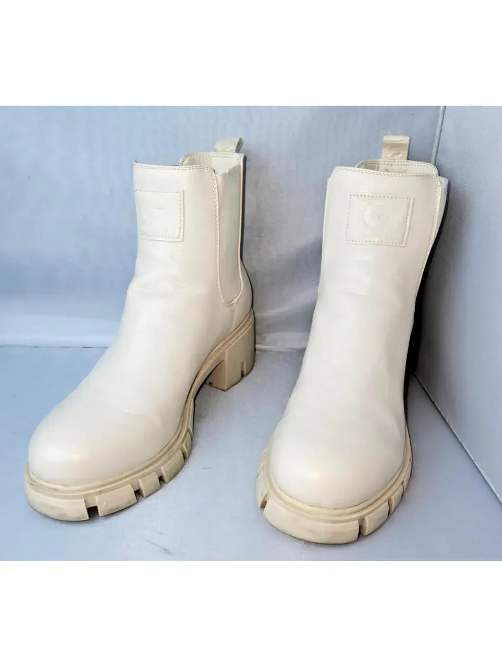 Gogo GBG White Chunky Chelsea Ankle Boots Size 8.5